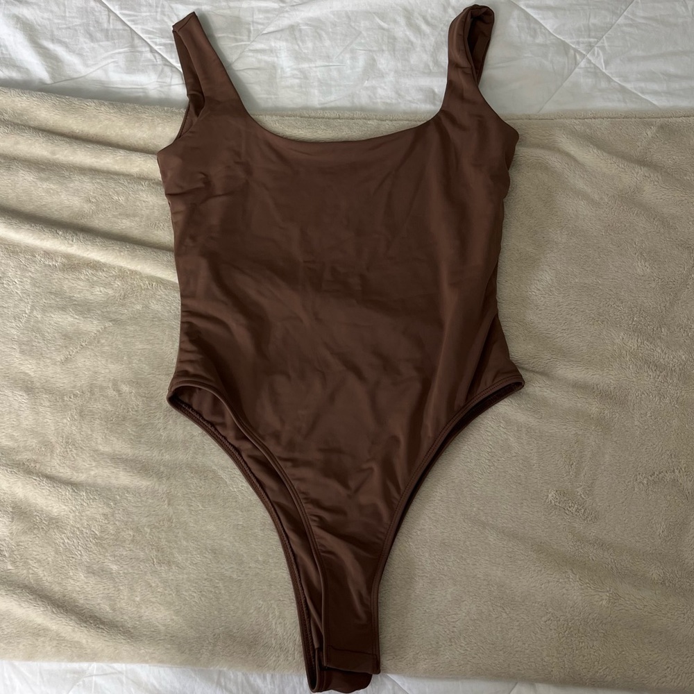 SHEIN form fitted solid bodysuit